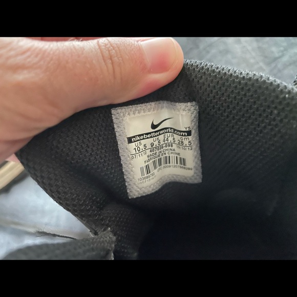 Nike basketball shoes sz 10.5 - Picture 3 of 3